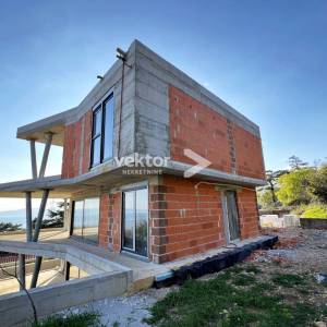 Kozala, stan s grijanim bazenom i krovnom terasom, novogradnja