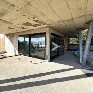 Kozala, stan s grijanim bazenom i krovnom terasom, novogradnja