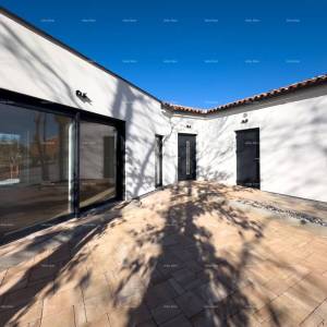 KOŽLJANI - Moderna kuća s bazenom. Blizu šume, 15 min do mora