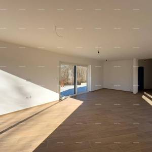 KOŽLJANI - Moderna kuća s bazenom. Blizu šume, 15 min do mora