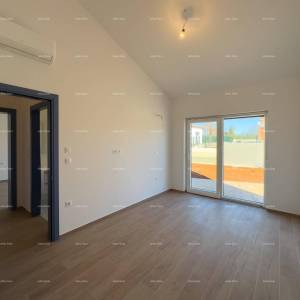 KOŽLJANI - Moderna kuća s bazenom. Blizu šume, 15 min do mora