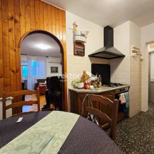 Krimeja, 56m2, dvosoban klasični stan, pogled na more