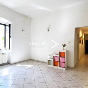 Krimeja, etaža idealna za najam ili poslovni prostor