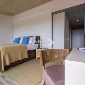 Krk, moderna kuća s bazenom i pogledom na more