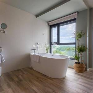 Krk, moderna kuća s bazenom i pogledom na more