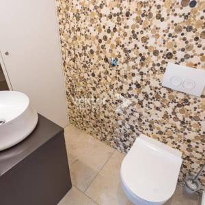 Krk, moderna kuća s bazenom i pogledom na more