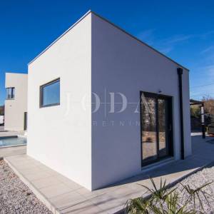 KRK, moderna villa sa bazenom