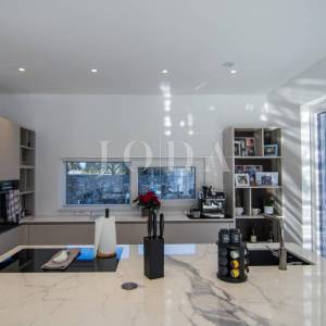 KRK, moderna villa sa bazenom