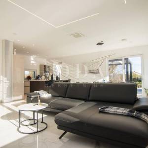 KRK, moderna villa sa bazenom