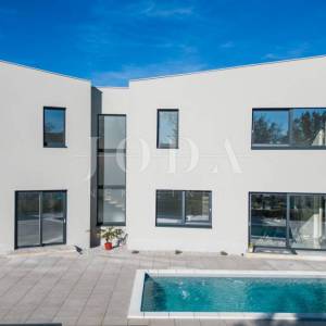 KRK, moderna villa sa bazenom