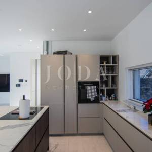 KRK, moderna villa sa bazenom