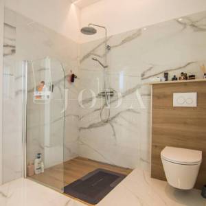 KRK, moderna villa sa bazenom