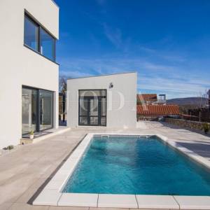 KRK, moderna villa sa bazenom