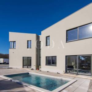 KRK, moderna villa sa bazenom