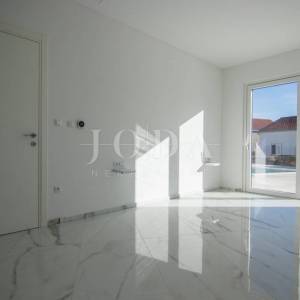 KRK, moderna villa sa bazenom