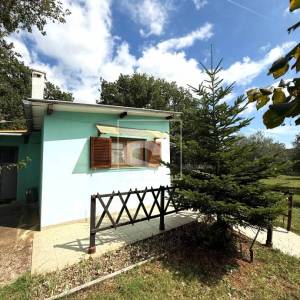 Kuća na mirnoj lokaciji - Loborika 