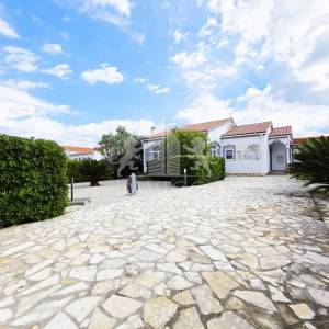 Kuća na otoku Viru 120m od mora – prizemnica