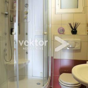 Kuća, Novi Vinodolski,Klenovica, 105m2, dva stana