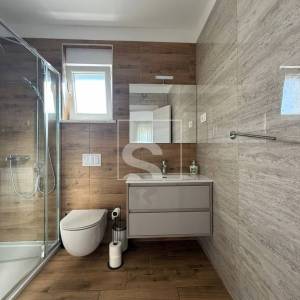 Kuća Pula - 3S+DB, 2 parkinga i jacuzzi - TOP lokacija