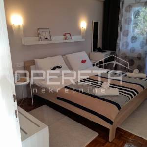 Kuća s bazenom, pogledom na more, 200m od plaže