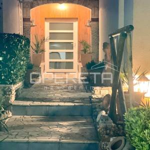 Kuća s bazenom, pogledom na more, 200m od plaže