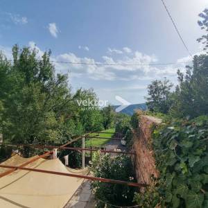 Kuća s okućnicom i dodatnim objektom – mirna lokacija, Grižane