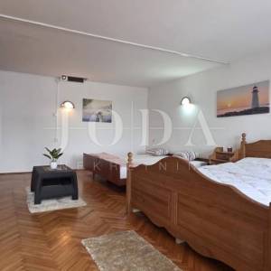 Kuća s terasom i pogledom na more | Selce, blizu plaže – prodaja