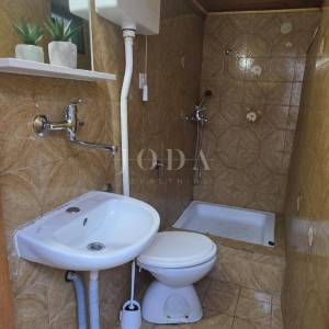 Kuća s terasom i pogledom na more | Selce, blizu plaže – prodaja