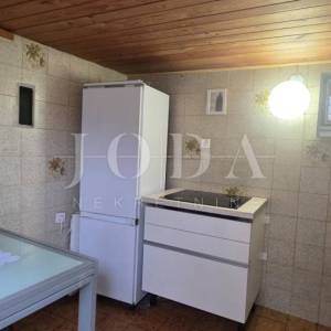 Kuća s terasom i pogledom na more | Selce, blizu plaže – prodaja