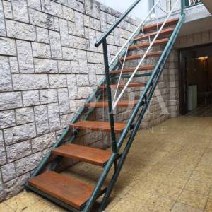 Kuća s terasom i pogledom na more | Selce, blizu plaže – prodaja