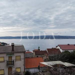 Kuća s terasom i pogledom na more | Selce, blizu plaže – prodaja