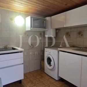 Kuća s terasom i pogledom na more | Selce, blizu plaže – prodaja