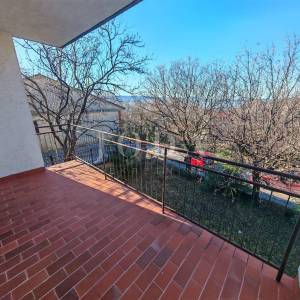 Kuća sa 100m od mora sa 6 stambenih jedinica