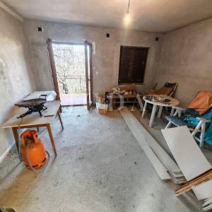 Kuća sa 100m od mora sa 6 stambenih jedinica