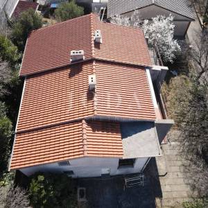 Kuća sa 100m od mora sa 6 stambenih jedinica