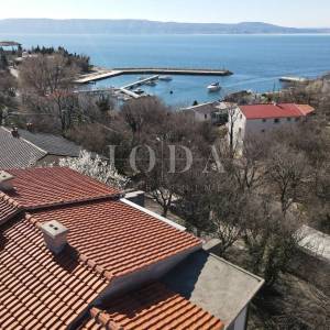 Kuća sa 100m od mora sa 6 stambenih jedinica