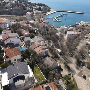 Kuća sa 100m od mora sa 6 stambenih jedinica