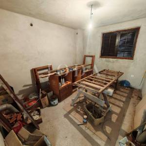 Kuća sa 100m od mora sa 6 stambenih jedinica