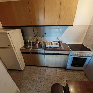 Kuća sa 100m od mora sa 6 stambenih jedinica