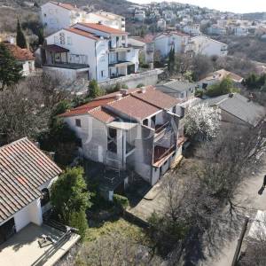 Kuća sa 100m od mora sa 6 stambenih jedinica