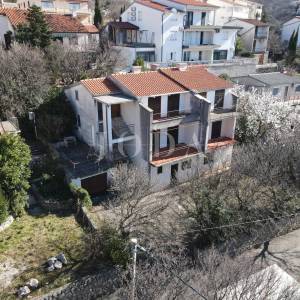 Kuća sa 100m od mora sa 6 stambenih jedinica