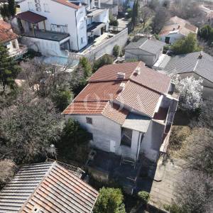 Kuća sa 100m od mora sa 6 stambenih jedinica