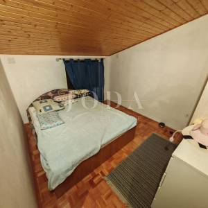 Kuća sa 100m od mora sa 6 stambenih jedinica