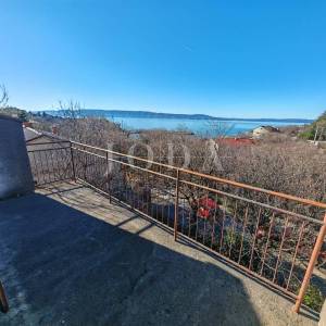 Kuća sa 100m od mora sa 6 stambenih jedinica