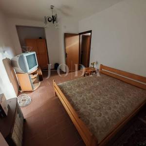 Kuća sa 100m od mora sa 6 stambenih jedinica