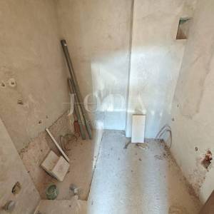 Kuća sa 100m od mora sa 6 stambenih jedinica