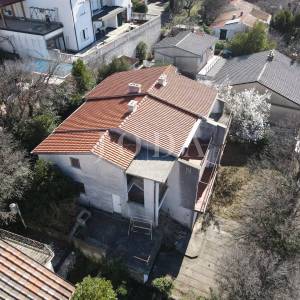 Kuća sa 100m od mora sa 6 stambenih jedinica