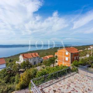 Kuća sa 2 stana i panoramskim pogledom