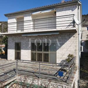 Kuća sa 2 stana i panoramskim pogledom