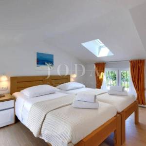 Kuća sa bazenom i pogledom na more,LABIN okolica